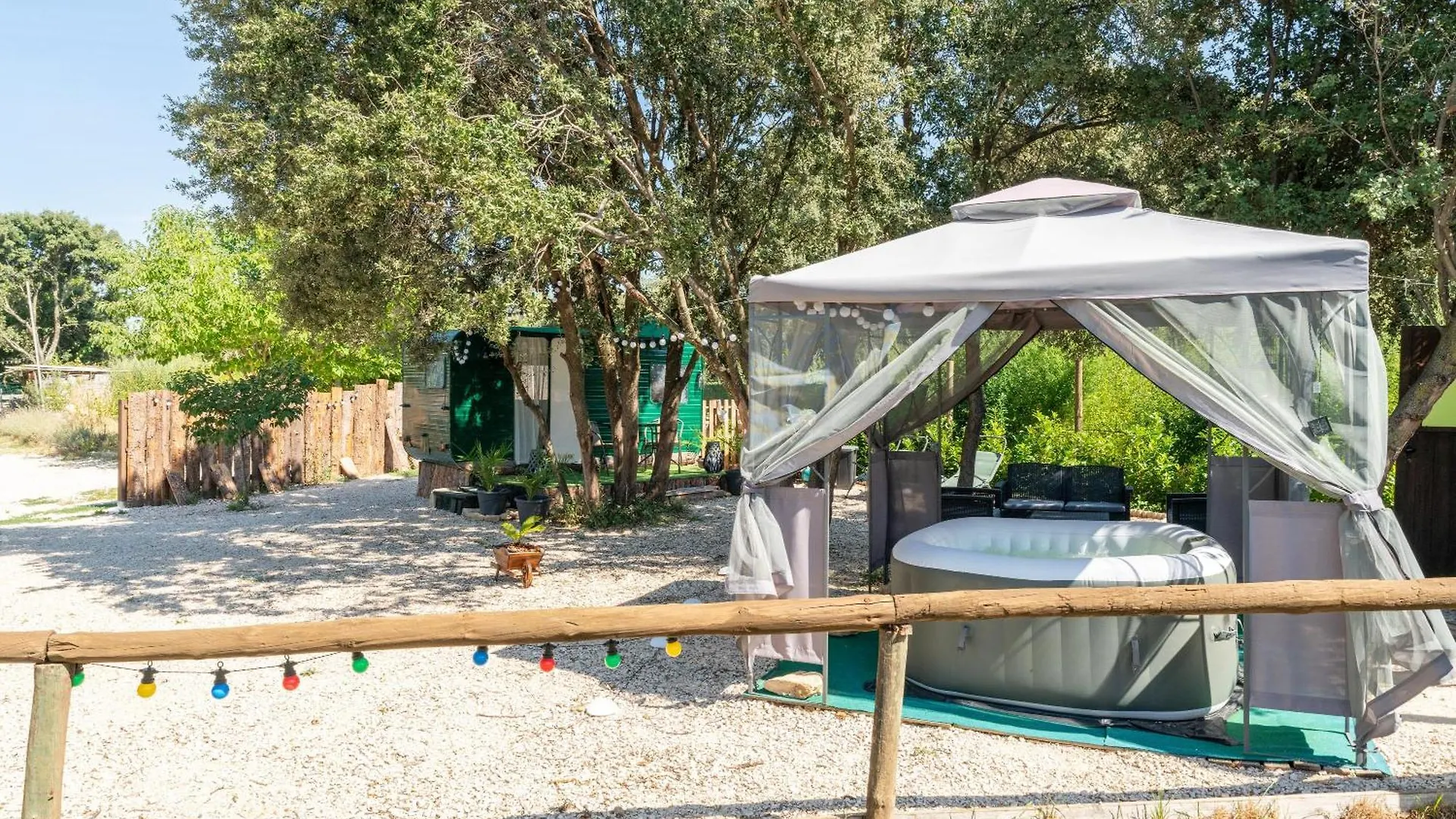 Cocoon Insolite Pernes-les-Fontaines Campsite